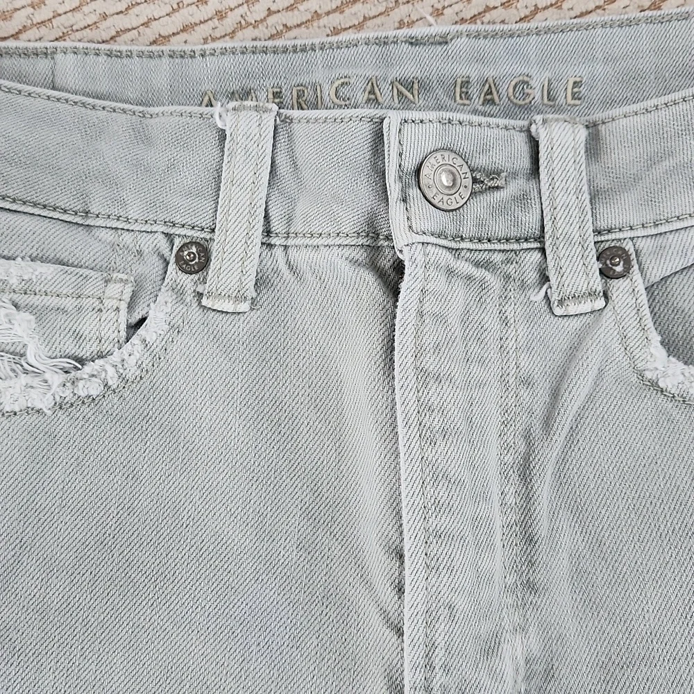 AEO Mom Straight Jeans, Size 6 Regular - Picture 2 of 8